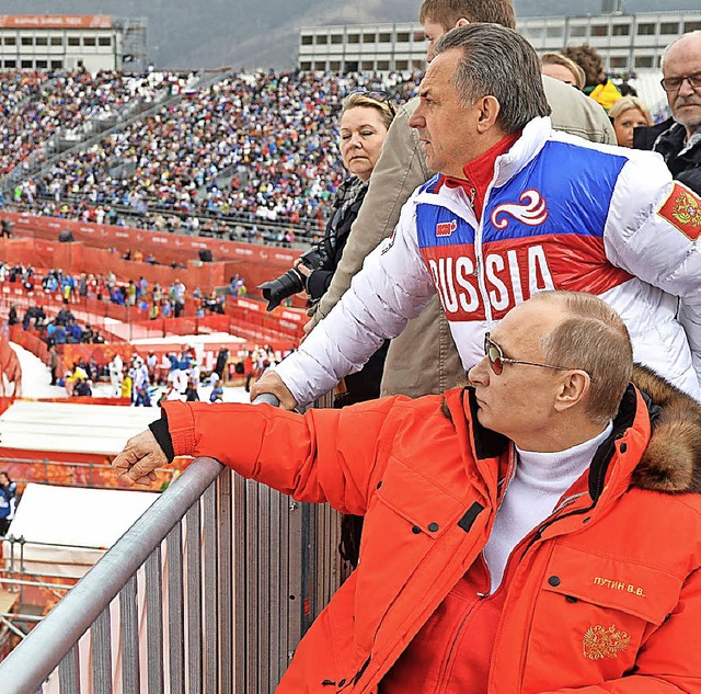 Der russische Prsident Wladimir Putin...o bei den Paralympics 2014 in Sotschi.  | Foto: dpa