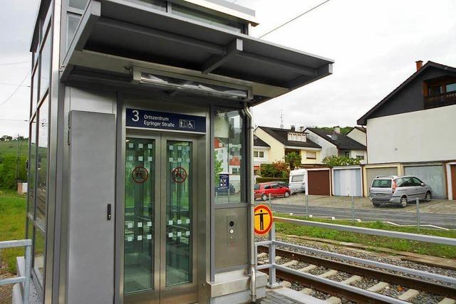 Fahrstuhl am Bahnhof in Efringen-Kirchen auer Betrieb – nach Befreiungsaktion