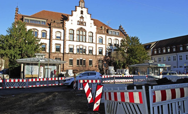 Was kommt nach der Baustelle auf dem Platz zwischen Amtsgericht und Schule?   | Foto: Sylvia-Karina Jahn