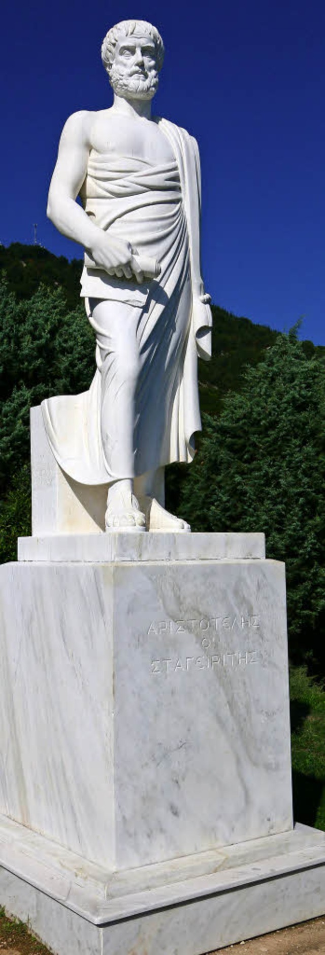 In voller Pracht: Aristoteles-Statue  im Berg-Stagira   | Foto: Brnjes