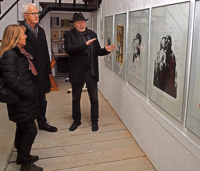 Thomas Menzel stellt Lithografien von Christophe Hohler vor.   | Foto: Haberer