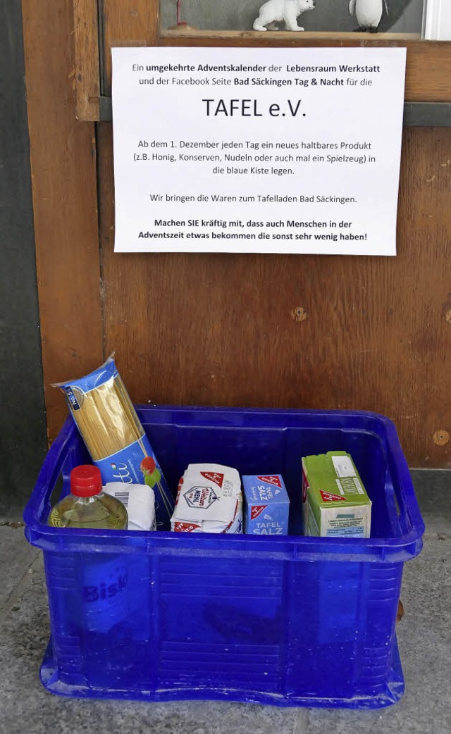 Die blaue Spendenbox steht an der Wernergasse 2.   | Foto: Theresa Steudel