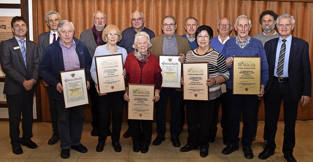 Die WG  Oberrotweil ehrte  mehrere Mitglieder fr ihre langjhrige Treue.  | Foto: Thomas Rhenisch