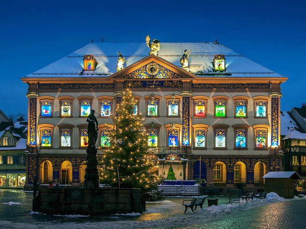 Adventskalenderhaus Gengenbach mit Adventsmarkt