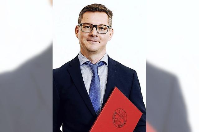 Carsten Riether erhält den Theodor-Kocher-Preis
