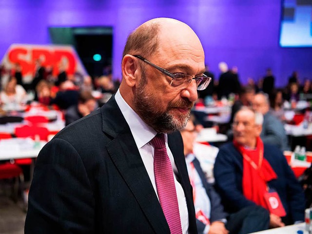 SPD-Chef Martin Schulz drckt sich auf dem Parteitag vor der Analyse  | Foto: dpa