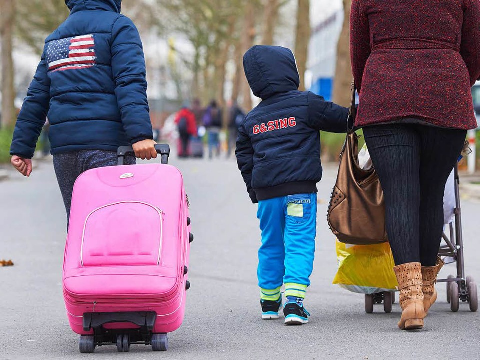 Fr die Unterbringung von Flchtlingen...Gemeinden verantwortlich. (Symbolfoto)  | Foto: dpa