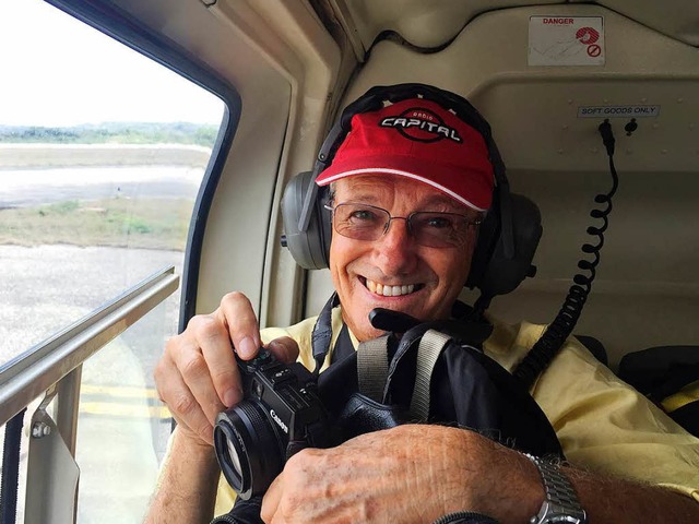 Tony Wheeler hebt mal wieder ab. Hier im Helikopter in Guatemala   | Foto: privat/dpa
