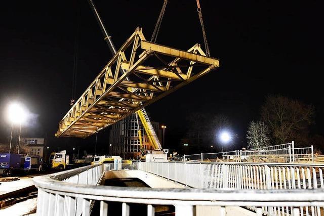 Fotos: THW entfernt Behelfsbrcke an der Kronenbrcke in Freiburg