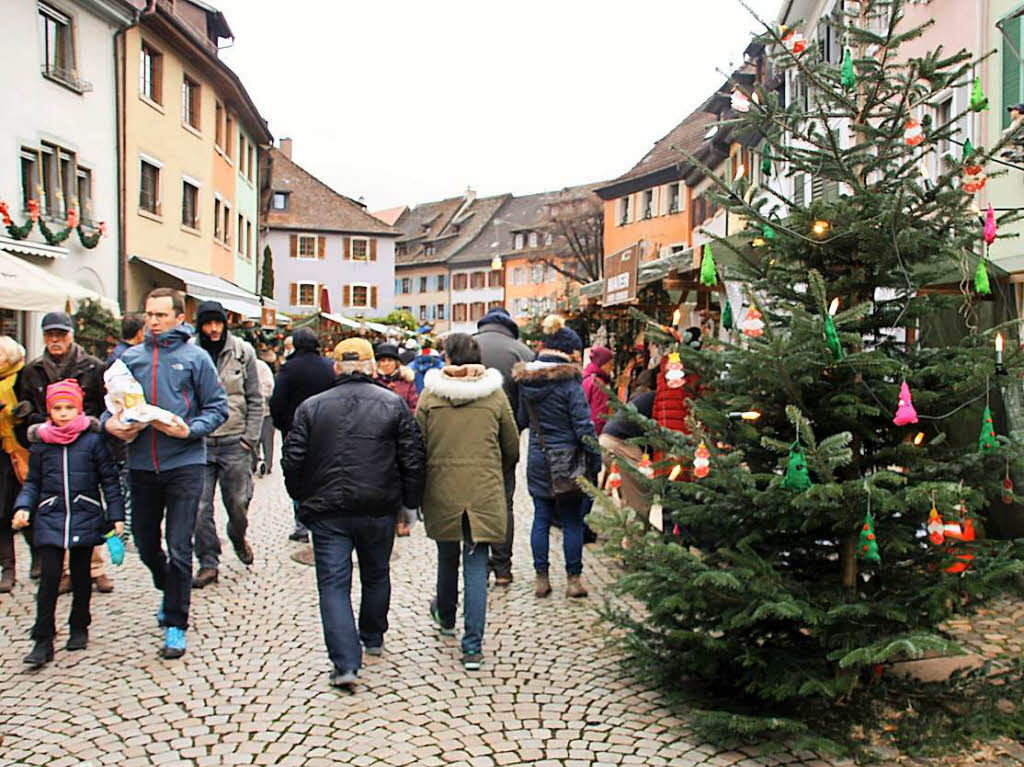 Beim 44. Altstaufener Weihnachtsmarkt gab es fr jeden etwas in der festlich geschmckten Stadt.