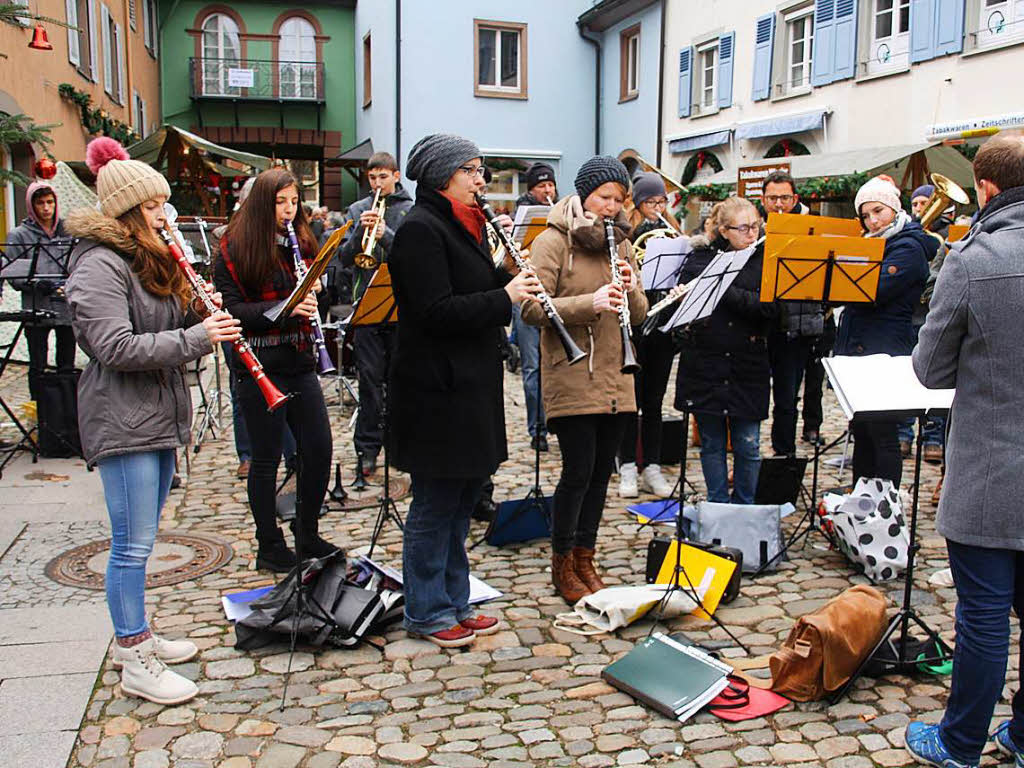 Beim 44. Altstaufener Weihnachtsmarkt gab es fr jeden etwas in der festlich geschmckten Stadt.