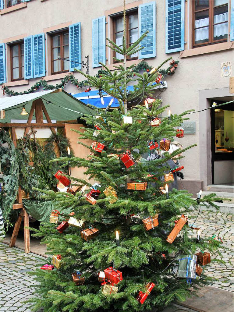 Beim 44. Altstaufener Weihnachtsmarkt gab es fr jeden etwas in der festlich geschmckten Stadt.