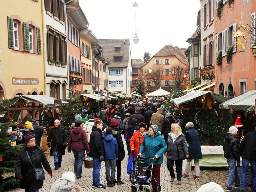 Beim 44. Altstaufener Weihnachtsmarkt gab es fr jeden etwas in der festlich geschmckten Stadt.