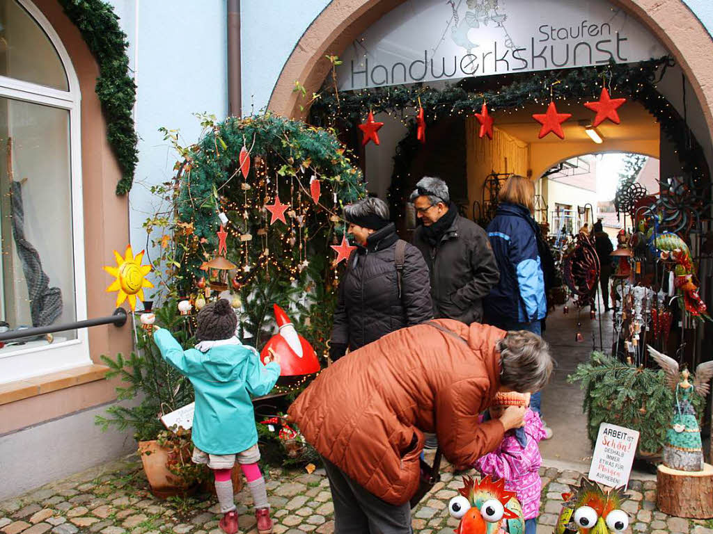 Beim 44. Altstaufener Weihnachtsmarkt gab es fr jeden etwas in der festlich geschmckten Stadt.