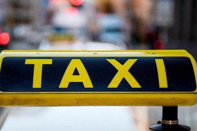 Taxigäste malträtieren ihren Chauffeur