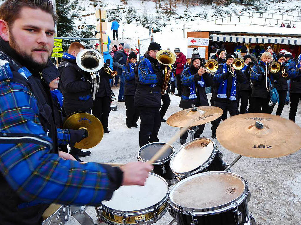 Guggenmusik mit fetzigem Sound: Eindrcke vom Teamspringen beim Skisprung-Weltcup am 9. Dezember in Neustadt. 5000 Zuschauer erlebten auf der hochklassig prparierten Hochfirstschanze hochklassigen, spannenden Sport. Norwegen gewann vor Polen und Deutschland
