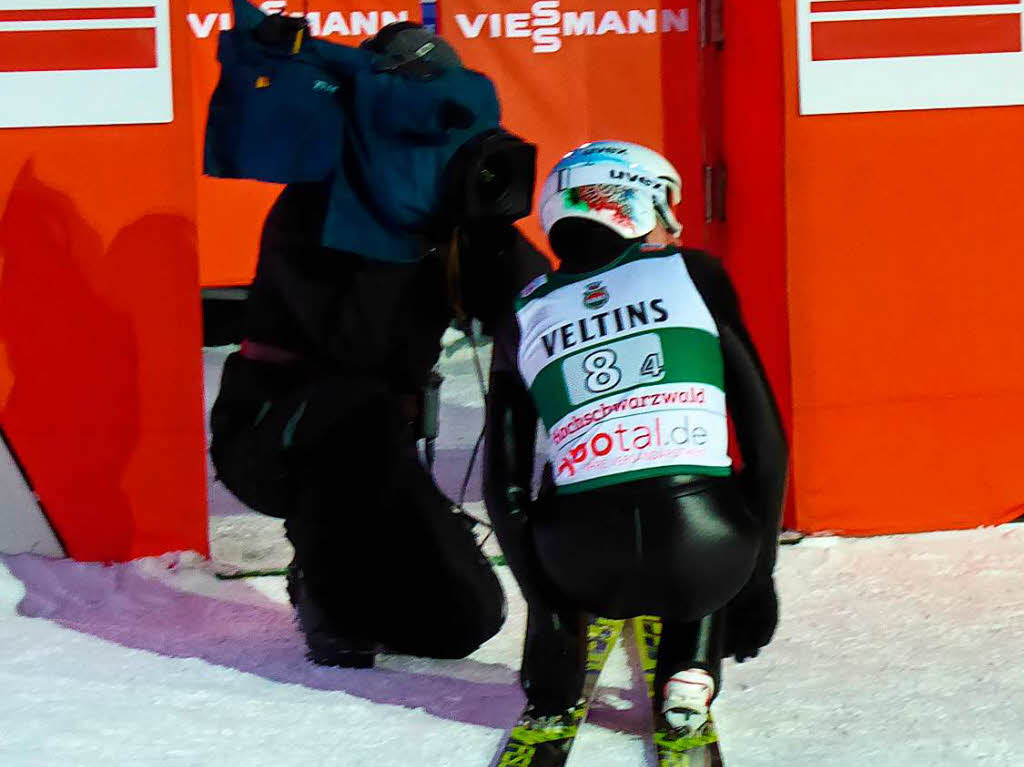 Die Kamera ist immer dabei: Eindrcke vom Teamspringen beim Skisprung-Weltcup am 9. Dezember in Neustadt. 5000 Zuschauer erlebten auf der hochklassig prparierten Hochfirstschanze hochklassigen, spannenden Sport. Norwegen gewann vor Polen und Deutschland