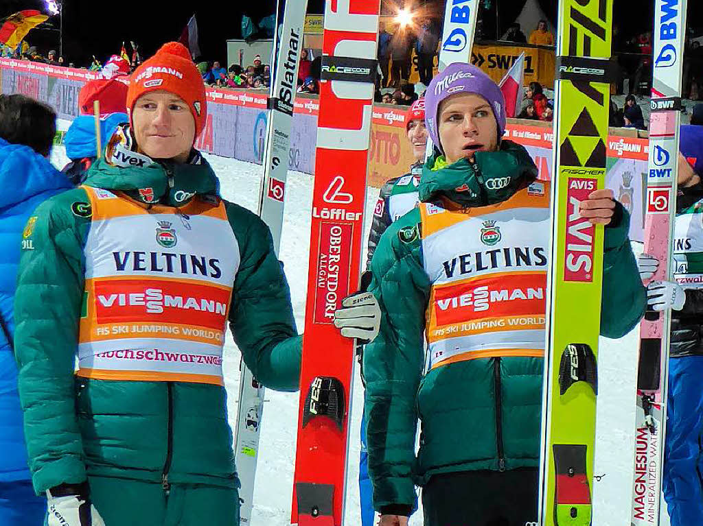 Zur Siegerehrung geht’s: Eindrcke vom Teamspringen beim Skisprung-Weltcup am 9. Dezember in Neustadt. 5000 Zuschauer erlebten auf der hochklassig prparierten Hochfirstschanze hochklassigen, spannenden Sport. Norwegen gewann vor Polen und Deutschland