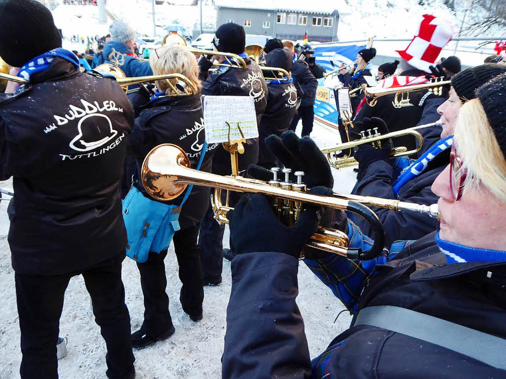 Guggenmusik mit fetzigem Sound: Eindrcke vom Teamspringen beim Skisprung-Weltcup am 9. Dezember in Neustadt. 5000 Zuschauer erlebten auf der hochklassig prparierten Hochfirstschanze hochklassigen, spannenden Sport. Norwegen gewann vor Polen und Deutschland