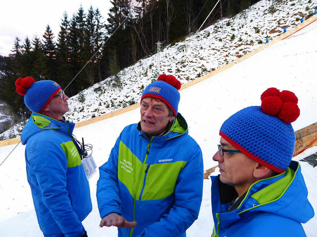 Generalsekretr Joachim Hfker und seuin Team: Eindrcke vom Teamspringen beim Skisprung-Weltcup am 9. Dezember in Neustadt. 5000 Zuschauer erlebten auf der hochklassig prparierten Hochfirstschanze hochklassigen, spannenden Sport. Norwegen gewann vor Polen und Deutschland