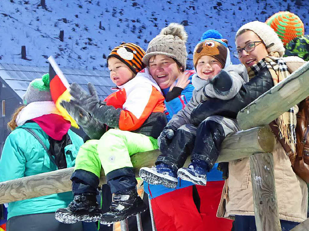 Familienausflug: Eindrcke vom Teamspringen beim Skisprung-Weltcup am 9. Dezember in Neustadt. 5000 Zuschauer erlebten auf der hochklassig prparierten Hochfirstschanze hochklassigen, spannenden Sport. Norwegen gewann vor Polen und Deutschland