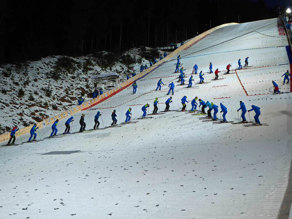 Und eins, zwei, drei: Eindrcke vom Teamspringen beim Skisprung-Weltcup am 9. Dezember in Neustadt. 5000 Zuschauer erlebten auf der hochklassig prparierten Hochfirstschanze hochklassigen, spannenden Sport. Norwegen gewann vor Polen und Deutschland