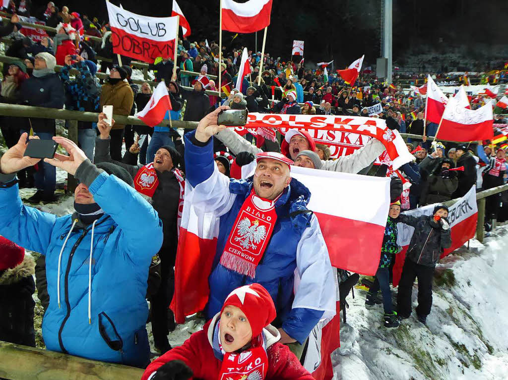 Groartige polnische Fans: Eindrcke vom Teamspringen beim Skisprung-Weltcup am 9. Dezember in Neustadt. 5000 Zuschauer erlebten auf der hochklassig prparierten Hochfirstschanze hochklassigen, spannenden Sport. Norwegen gewann vor Polen und Deutschland