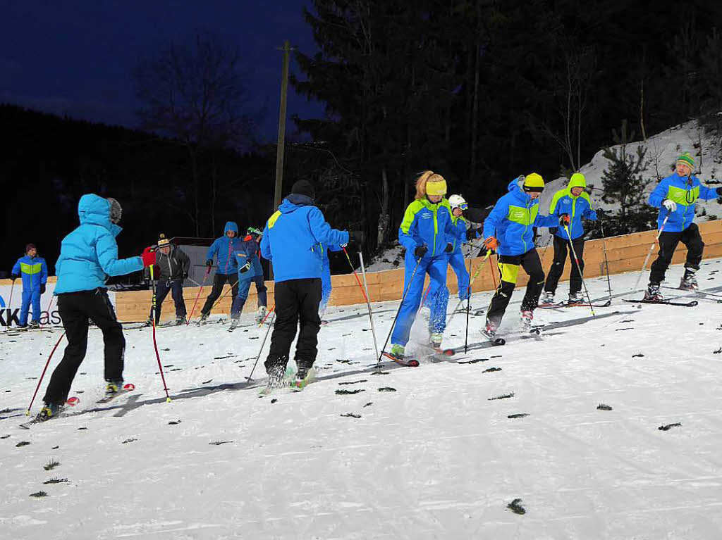 Tretkommando marsch:  Eindrcke vom Teamspringen beim Skisprung-Weltcup am 9. Dezember in Neustadt. 5000 Zuschauer erlebten auf der hochklassig prparierten Hochfirstschanze hochklassigen, spannenden Sport. Norwegen gewann vor Polen und Deutschland