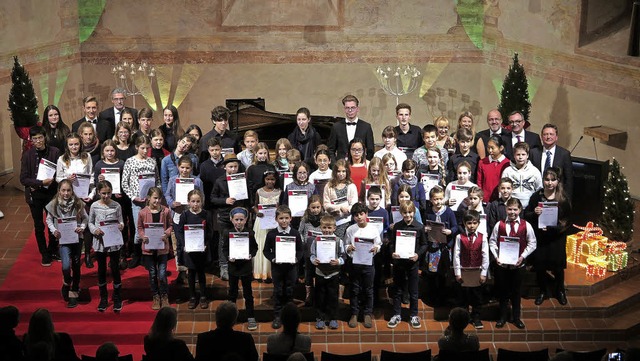 Alle Preistrgerinnen und Preistrger ...0. Markgrfler Jugendmusikwettbewerbs   | Foto: Dorothee Philipp