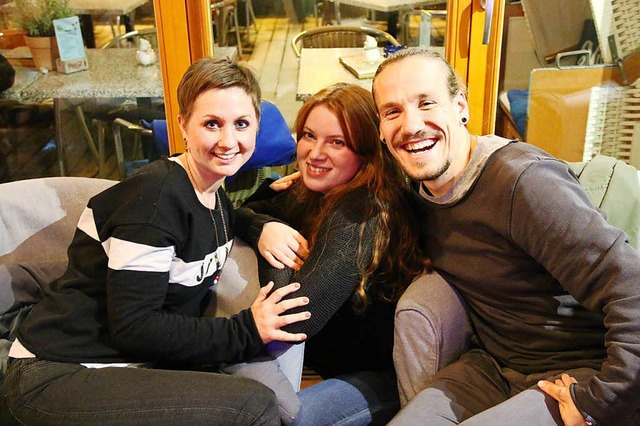 Melanie Wendl, Elisa Hein und Carsten Witte vom Verein Jung &amp; krebs.  | Foto: Melissa Betsch