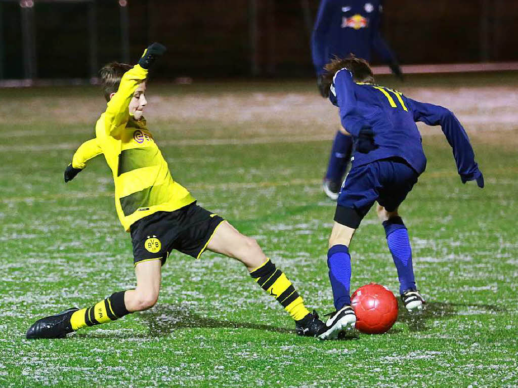 Das Endspiel im eiskalten Lrracher Grtt: RB Leipzig bezwang Borussia Dortmund.