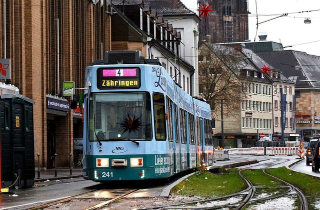 Die VAG-Line 4 Richtung Zhringen und ...onaten in der Innenstadt unterbrochen.  | Foto: Rita Eggstein