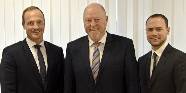 Fritz Schultis (links) und Patrick Hei...Vorstand der Volksbank Breisgau Nord.   | Foto: Gerhard Walser