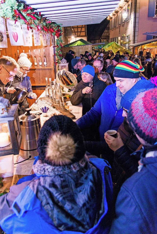 Gute Stimmung herrschte bei warmen und...n beim Weihnachtsmarkt in Mnchweier.   | Foto: Olaf Michel