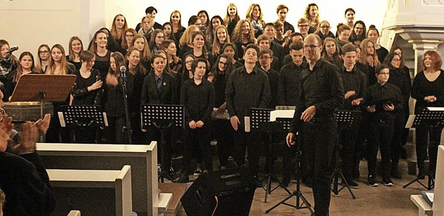 Der Gospelchor des Scheffelgymnasiums ...dt fhrte  weihnachtliche Stcke auf.   | Foto: Michelle Gntert