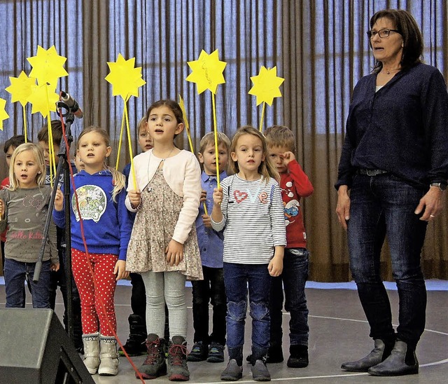 Fr Weihnachtsstimmung sorgte der Kind...222;Ihr Kinderlein kommet&#8220; mit.   | Foto: Reinhard Herbrig