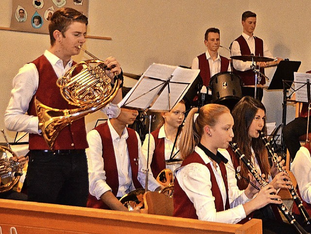 Die Jugendkapelle Wehr und Hornsolist ... die Zuhrer mit ihrem Adventskonzert.  | Foto: Christiane Sahli