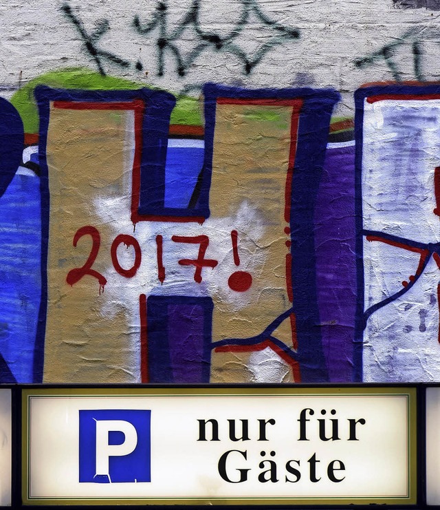 Die Stadtverwaltung will private Hause...ren, illegale Graffiti zu beseitigen.   | Foto: Thomas Kunz