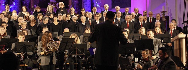 Die Chorvereinigung Amicitia und Musik...(links) bernahm den Solopart am Horn.  | Foto: Christiane Franz