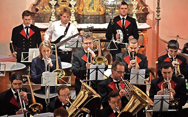 Der Musikverein Kappel  gab ein  Adven...a Khnemund traten als Gesangsduo auf.  | Foto: Wolfgang Scheu
