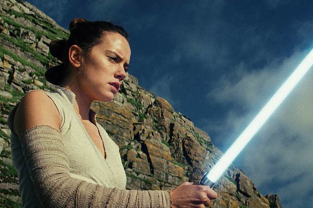 Ausbildung zur Jedi-Ritterin: Rey (Dai... sich im Umgang mit dem Lichtschwert.   | Foto: Lucas Film