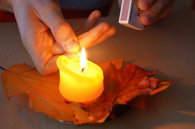 Wenn an einem Winterabend der Strom au... mssen Kerzen herhalten (Symbolbild).  | Foto: Kathrin Blum