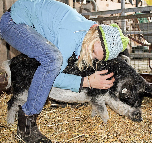 Luca (links) und Nicole Jetter (rechts) mit Schwein und Huhn  | Foto: Nicole Jetter (2) Gisela Meier-Wacker (1)