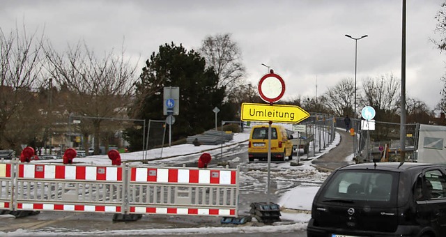 Noch ist die Schellenbergbrcke gesper...zu den Beruflichen Schulen zu kommen.   | Foto: Holger Niederberger