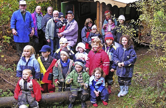 Das erste ehrenamtliche Projekt von Eg...schweiler Kindergartens im Jahr 2002.  | Foto: Christa Maier