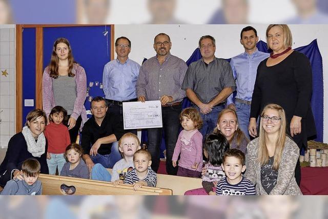 Eine Spende fr den Christian-Zeller-Schulkindergarten