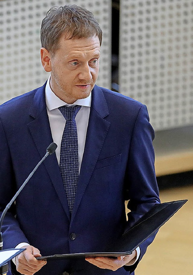 Michael Kretschmer legt im  Landtag den Amtseid ab.  | Foto: dpa