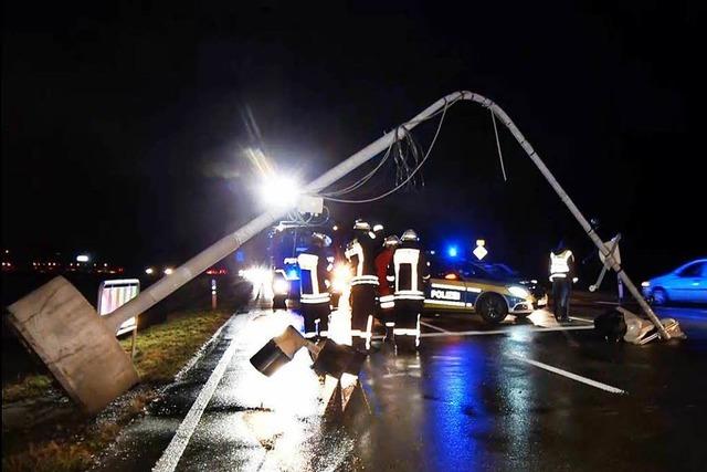 Ampel beim Sulzer Kreuz strzt nach Sturm um