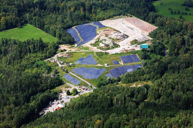 Etwa 2000 Tonnen Abfallschlacke werden...smlldeponie Lachengraben abgelagert.   | Foto: Erich Meyer