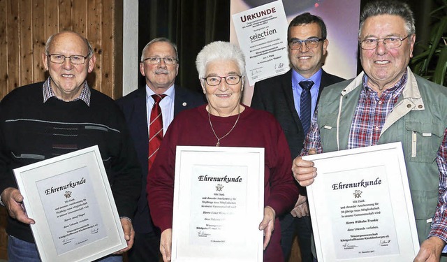 Sechs Genossen sind seit 50 Jahren Mit...rzler, Volker Merkle und Maria Spth.   | Foto: Hlter-Hassler